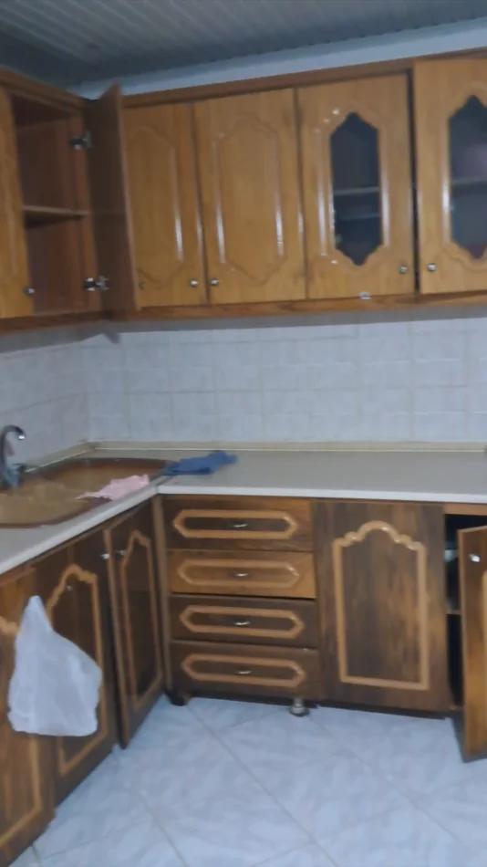 Tirane, jepet me qera garsonier 1+1 Kati 1, 35 m² (Fundi Rruges Jordan Misja, Sapo kalon Shinat e Trenit)