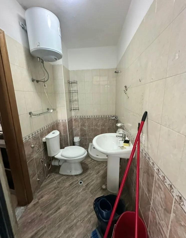 Tirane, jepet me qera apartament 1+1+Ballkon Kati 4, 55 m² 400 € (5 maj)