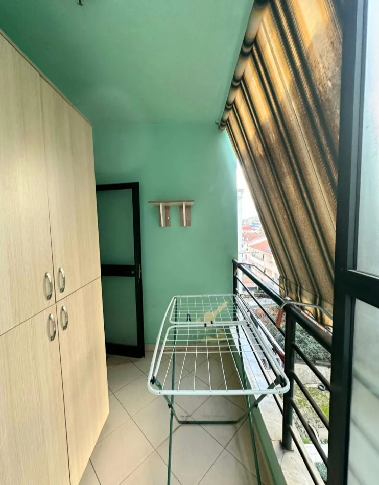 Tirane, jepet me qera apartament 1+1+Ballkon Kati 4, 55 m² 400 € (5 maj)
