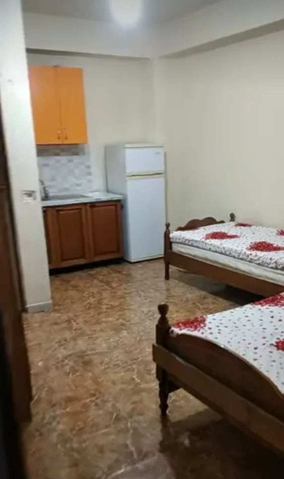 Tirane, jepet me qera garsonier 1+1 Kati 1, 35 m² (Rruga Egnatia, Laprak)