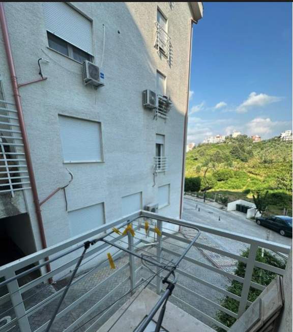 Tirane, jap me qera apartament Kati 2, 90 m² 400 Euro (Rezidenca Kodra e Diellit 1)