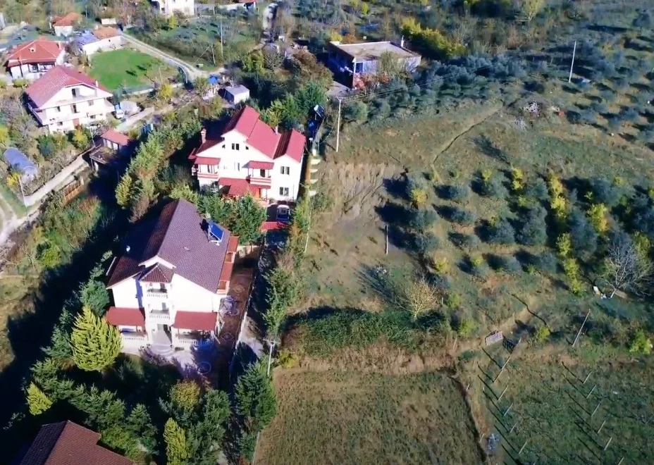 Tirane, SHITET VILE + TRUALL, 9+2+2Anekse+6 Ballkone, 2 Kate + Papafingo, 400 m² + 1,200 m2 Truall :  380.000€  (Peze e Vogel)