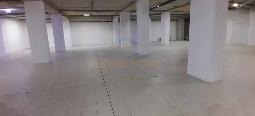 Tirane, jepet me qera ambjent biznesi Kati -1, 618 m² 12.000 € (Rruga e Barrikadave, Tirane, AREA42260)