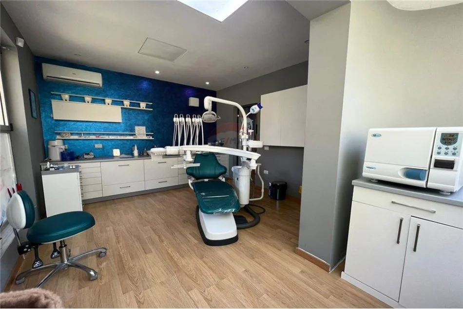 Tirane, jepet me qera ambjent biznesi Kati 1, 57 m² 800 € (Bulevardi Bajram Curri)