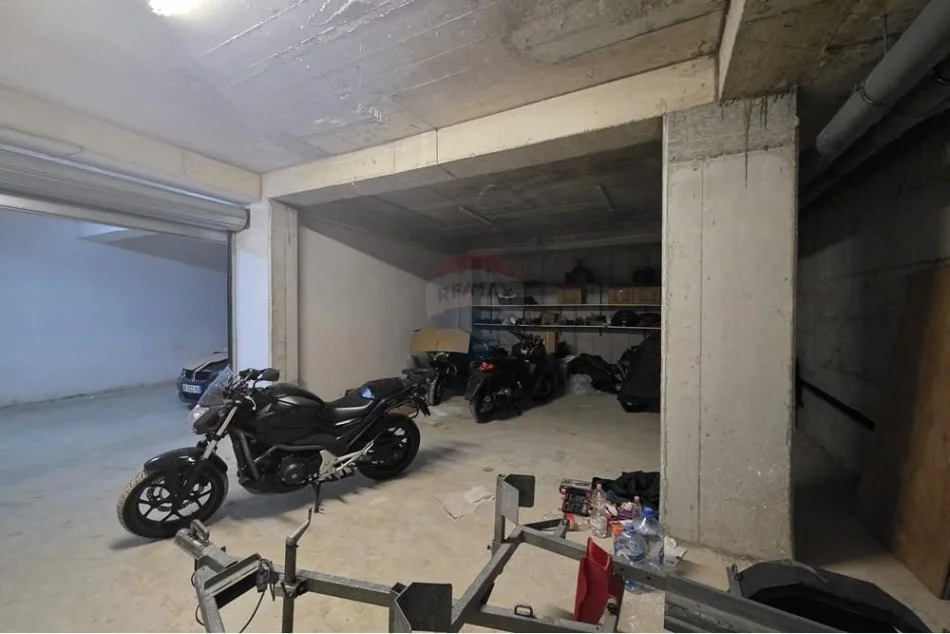 Tirane, shitet garazh | post parkimi Kati -1, 55 m² 40.000 € (Tirana Golden Park)