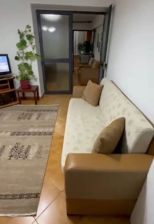 Tirane, jepet me qera apartament 1+1+Ballkon Kati 3, 60 m² 400 € (Frederik Shiroka)