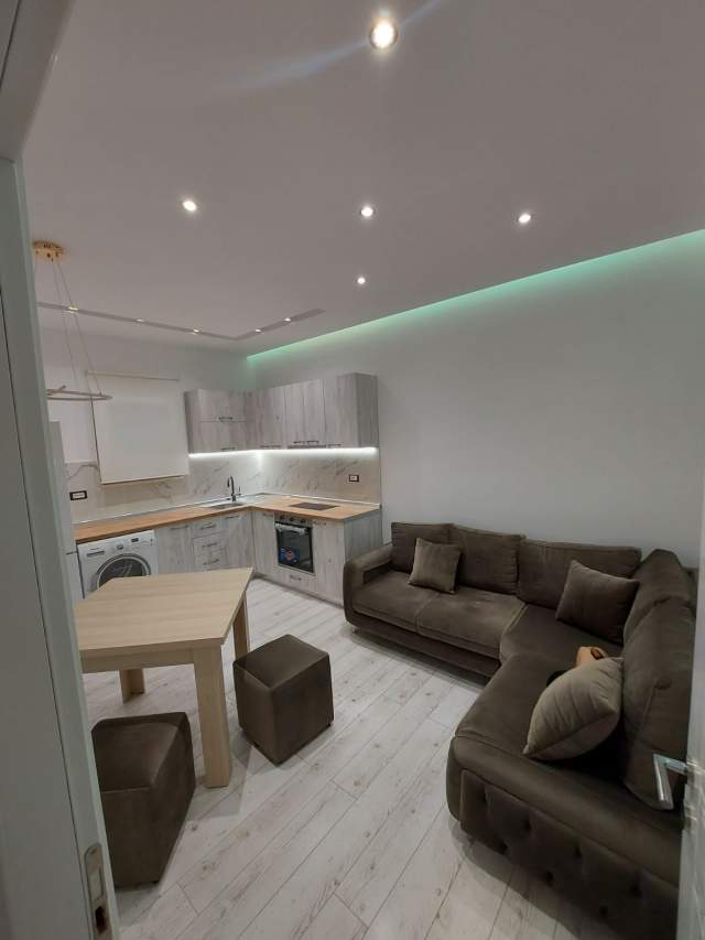 Tirane, jepet me qera shtepi 1+1 Kati 1, 60 m² 380 Euro