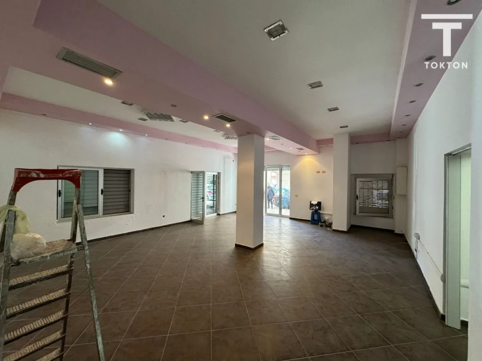 Tirane, shitet ambjent biznesi Kati 0, 74 m² 250.000 € (Willson)
