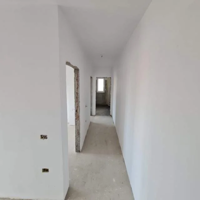 Tirane, shitet apartament 1+1+A Kati 8, 65 m² 87.000 Euro (Bulevardi Migjeni)