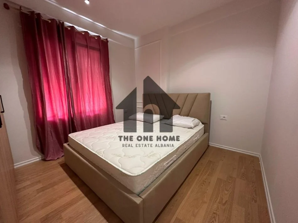 Tirane, jepet me qera apartament 1+1+Ballkon Kati 4, 70 m² 500 € (Rr Siri Kodra)