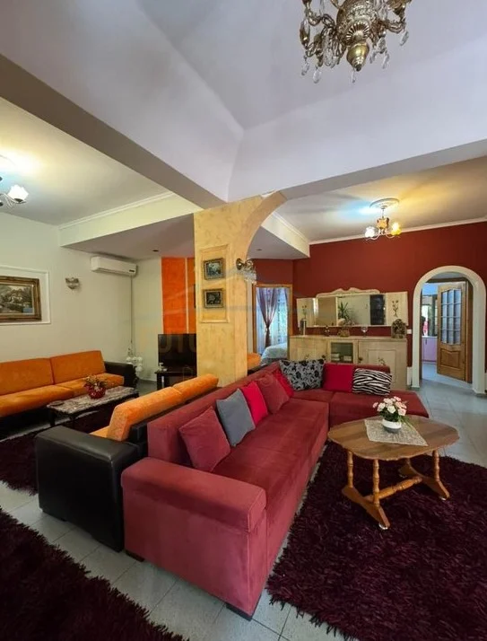 Tirane, shes apartament 3+1 Kati 1, 138 m² 169.000 € (Selite)