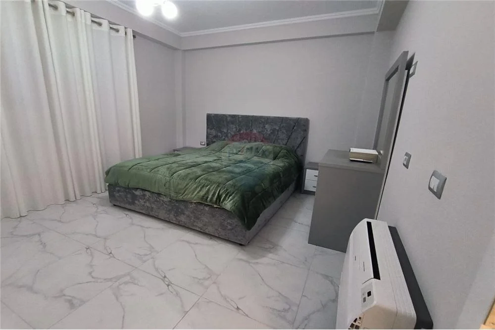 Jepet me Qira - Selite, Shqiperi