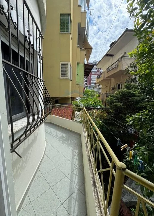 Tirane, shes apartament 3+1 Kati 1, 138 m² 169.000 € (Selite)