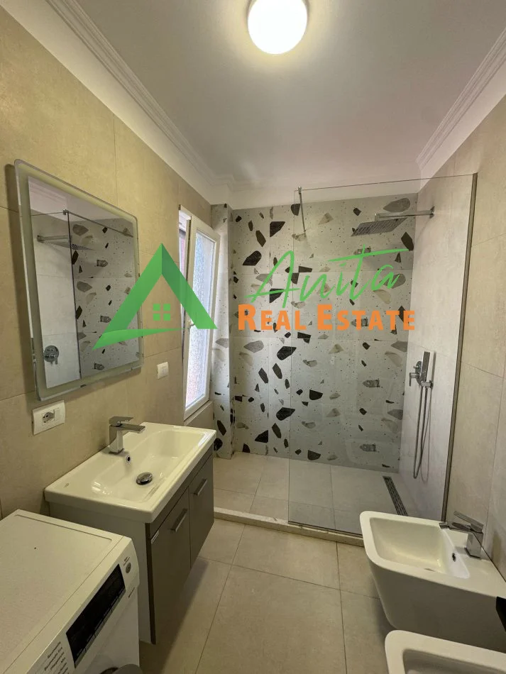 Tirane, jepet me qera apartament 2+1+Ballkon Kati 5, 80 m² 500 € (Selite)