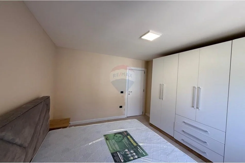 Tirane, jepet me qera apartament 2+1 , 61 m² 470 € (Isuf Elezi)