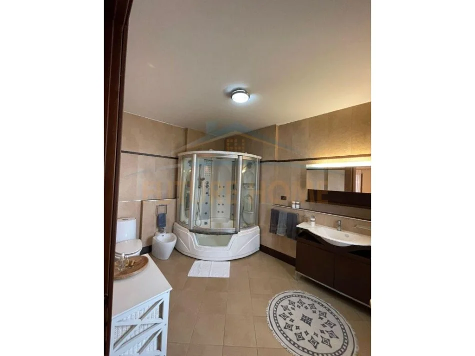 Tirane, jepet me qera Vile 3 Katshe, , 360 m² 1,900 € (Selite)