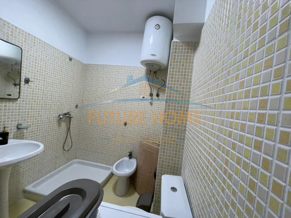 Tirane, shitet apartament 3+1+2 Kati 2, 149 m² 310.000 € (SELITE , Prane Kristal Center)