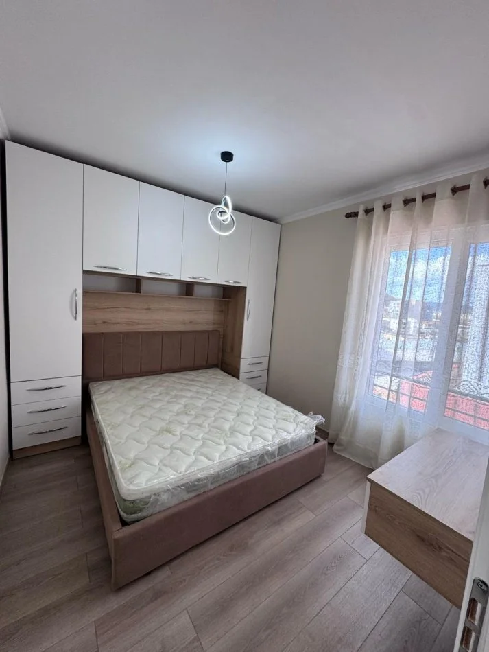 Tirane, jepet me qera apartament 1+1+Ballkon Kati 1, 54 m² 500 € (ish - Parku Autobuzave.)