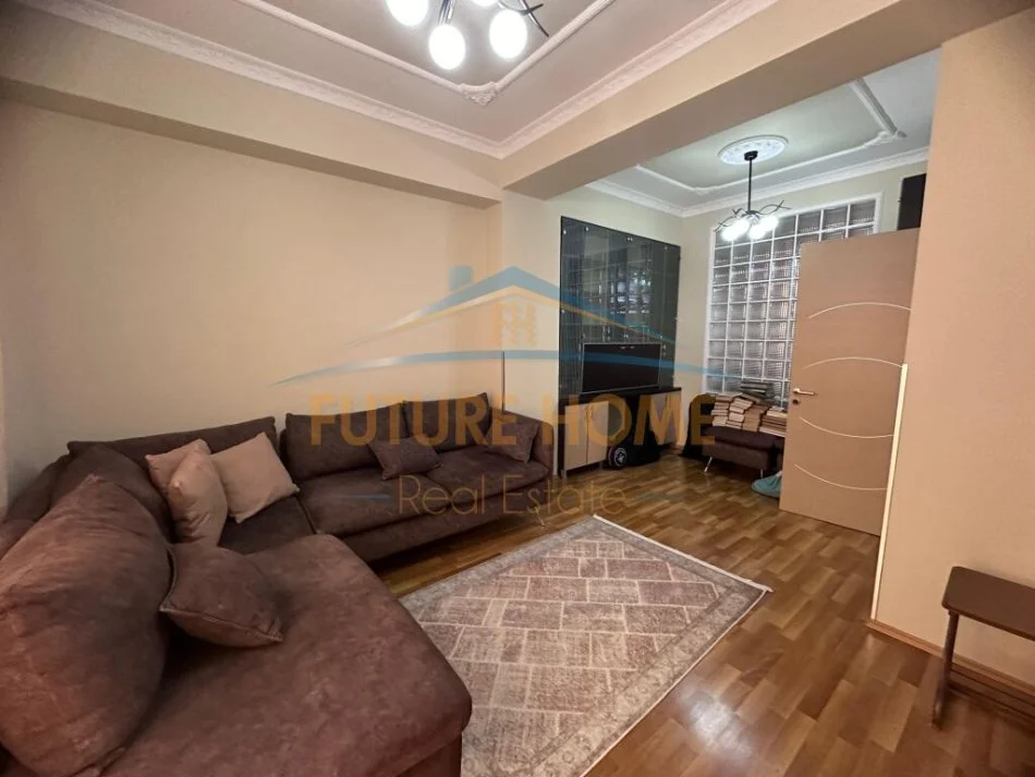 Tirane, jepet me qera apartament 2+1 Kati 2, 102 m² (Selvia)