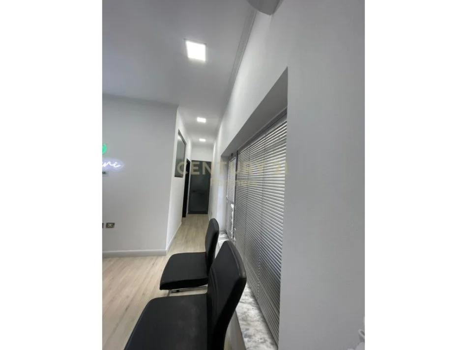 Tirane, shes ambjent biznesi Kati 0, 32 m² 92.000 € (Selvia)