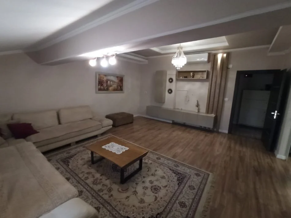 Tirane, jepet me qera apartament 2+1 Kati 6, 130 m² 600 € (SELVIA)