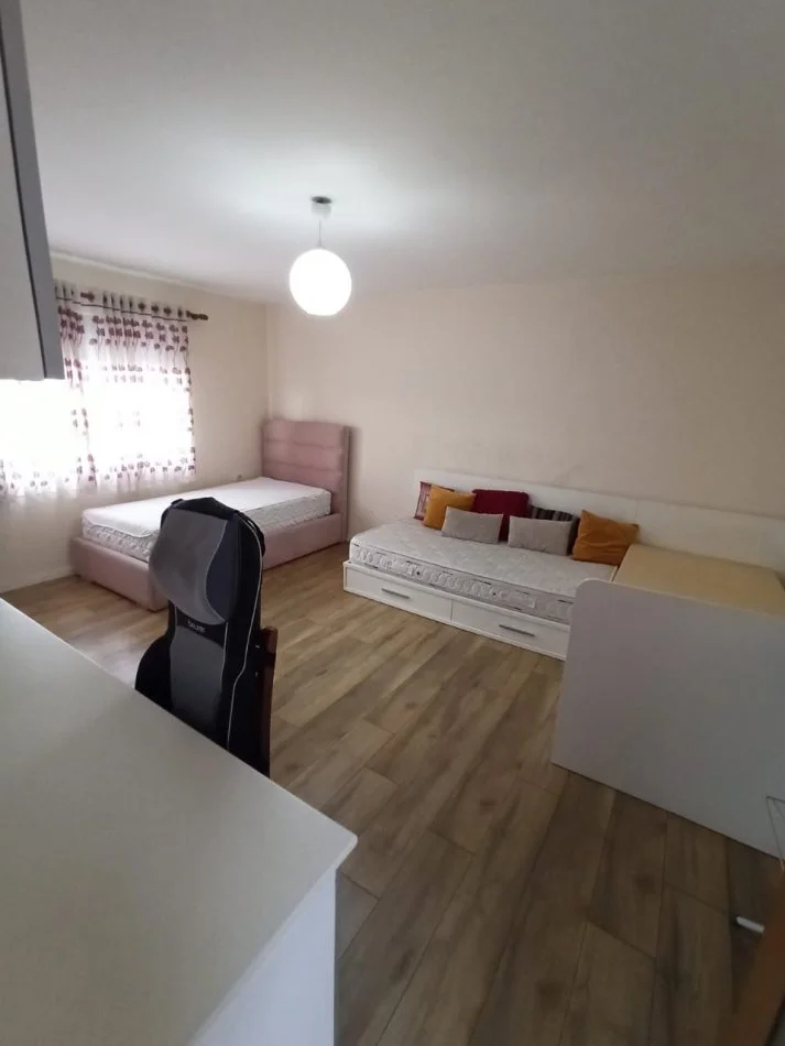 Tirane, jepet me qera apartament 2+1 Kati 6, 130 m² 600 € (SELVIA)