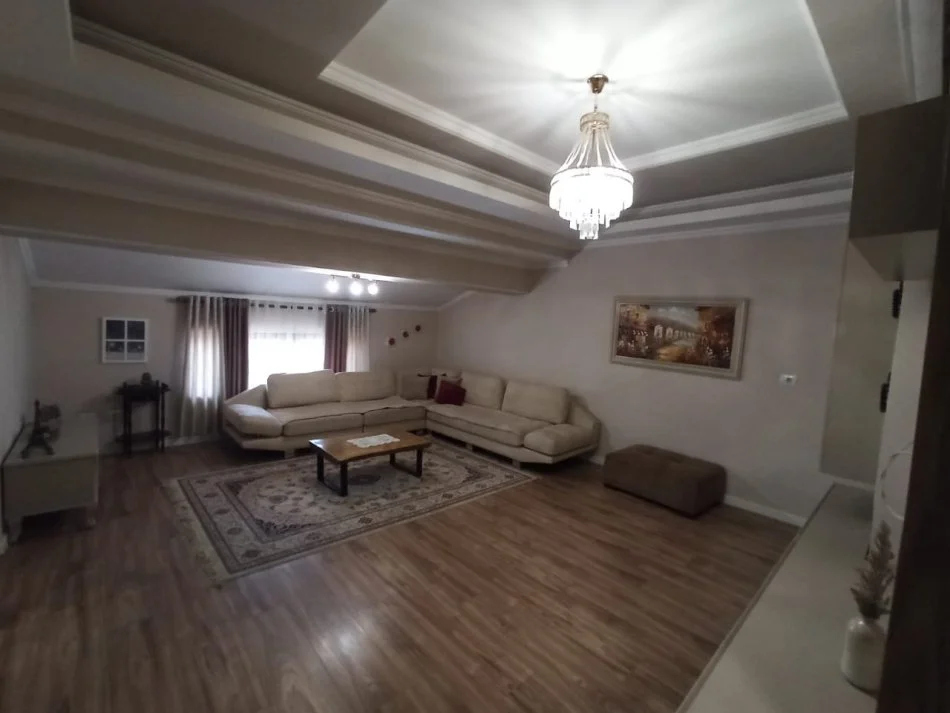 Tirane, jepet me qera apartament 2+1 Kati 6, 130 m² 600 € (SELVIA)