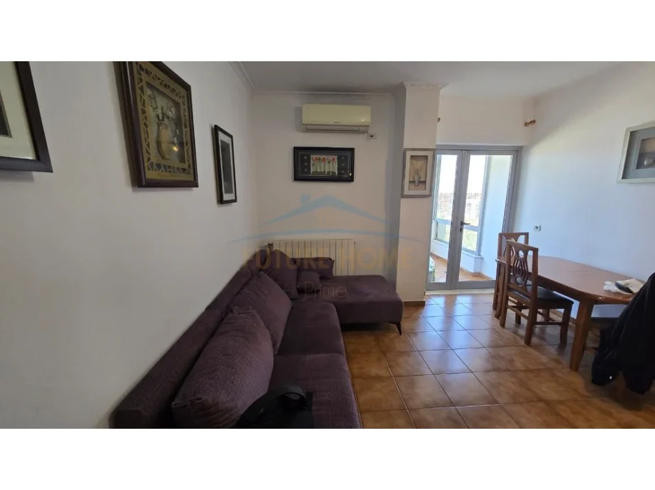Tirane, jepet me qera apartament 1+1 Kati 10, 53 m² 500 € (PALLATI ME SHIGJETA)
