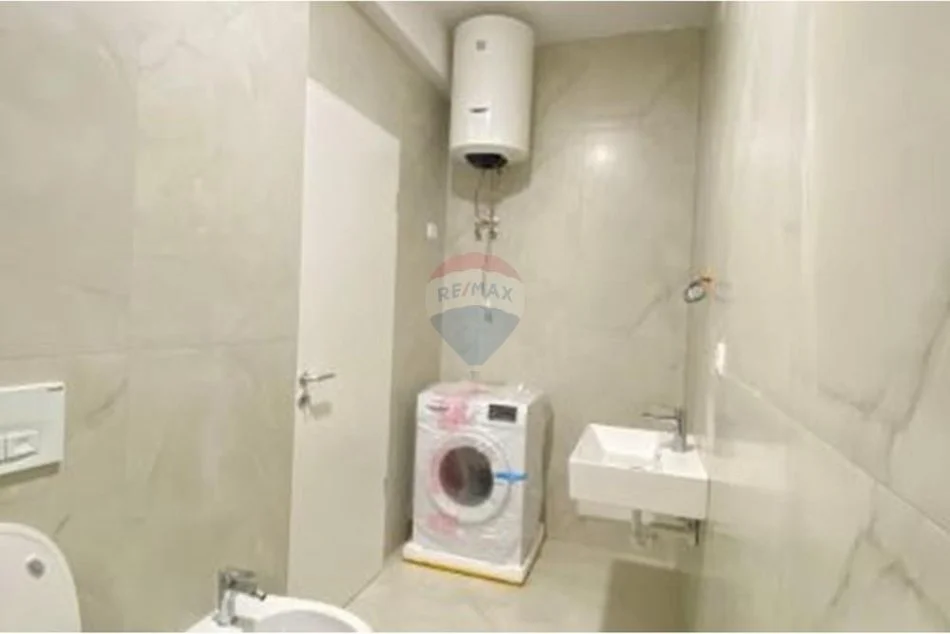 Tirane, shitet apartament 1+1 Kati 3, 54 m² 89.000 € (Rruga Bamir Topi)