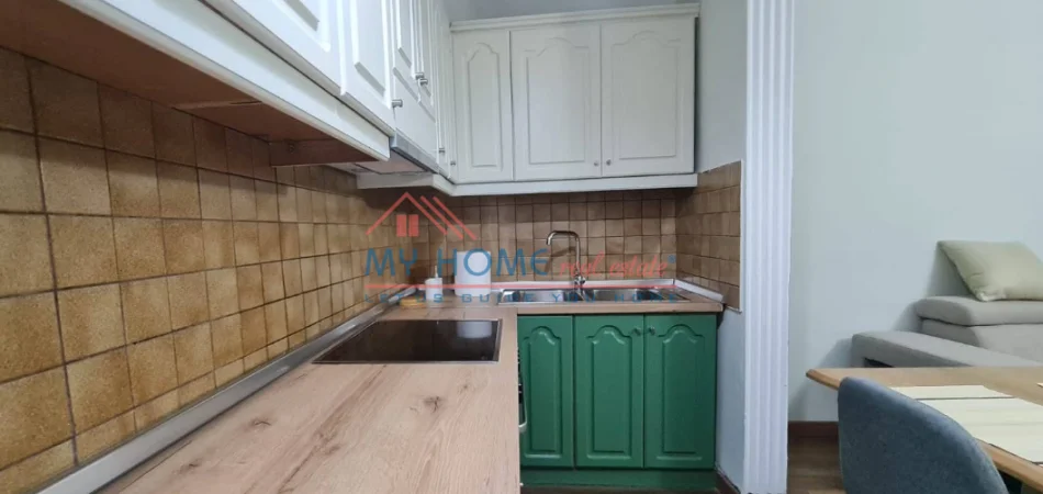 Tirane, jepet me qera apartament 2+1+Ballkon Kati 3, 70 m² 800 € 