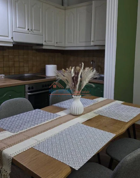 Tirane, jepet me qera apartament 2+1+Ballkon Kati 3, 70 m² 800 € 