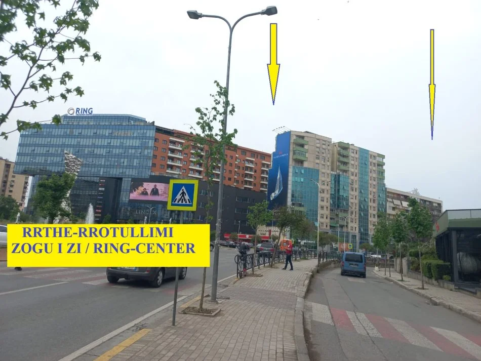 Tirane, Me Qera Ambjent/Apartam për sutido të ndryshme, zyra, calll-center, klinike...etj, në kat 5,pallat ri, 12 kate, sip.55m², qera 500 €/muaj, tek Ring-Center, Zogu i Zi, pranë pallait të sportit "Asllan Rusi", në rrugën "Dritan Hoxha", 300m nga qendra Tiranës.