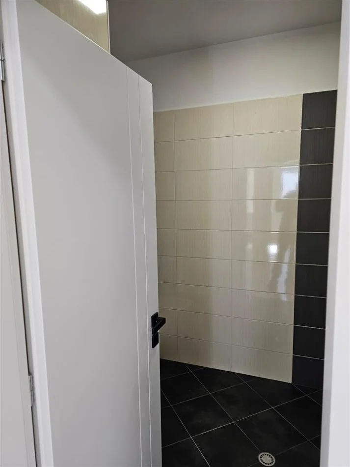 Tirane, shitet apartament 3+1+Ballkon, Kati 7, 166 m² 199,200 € (Grand Gallery)