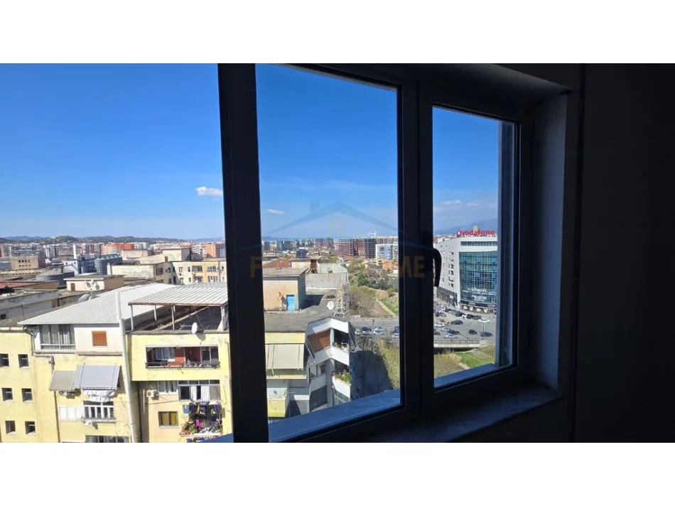 Tirane, jepet me qera apartament 1+1 Kati 10, 53 m² 500 € (PALLATI ME SHIGJETA)