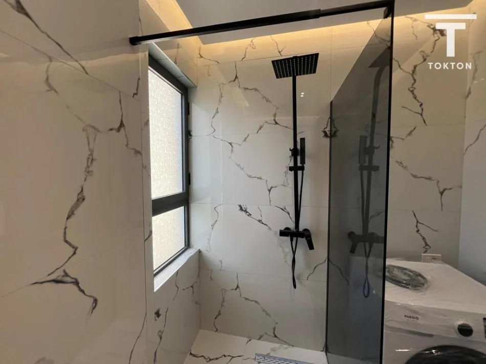 Tirane, shitet apartament 2+1+Ballkon Kati 7, 116 m² 265.000 € (bulevardi Bajram Curri)