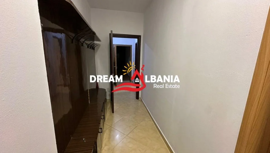 Tirane, shitet garsonier 1+1 Kati 2, 94 m² 204.000 € (ne rrugen e Durrsit prane Bllokut te Ambasadave)
