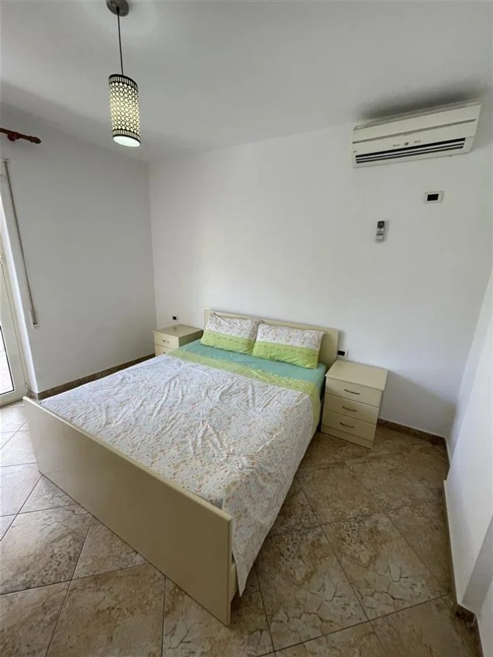 Durres, shitet apartament 2+1 Kati 3, 75 m² (3 min larg plazhit)