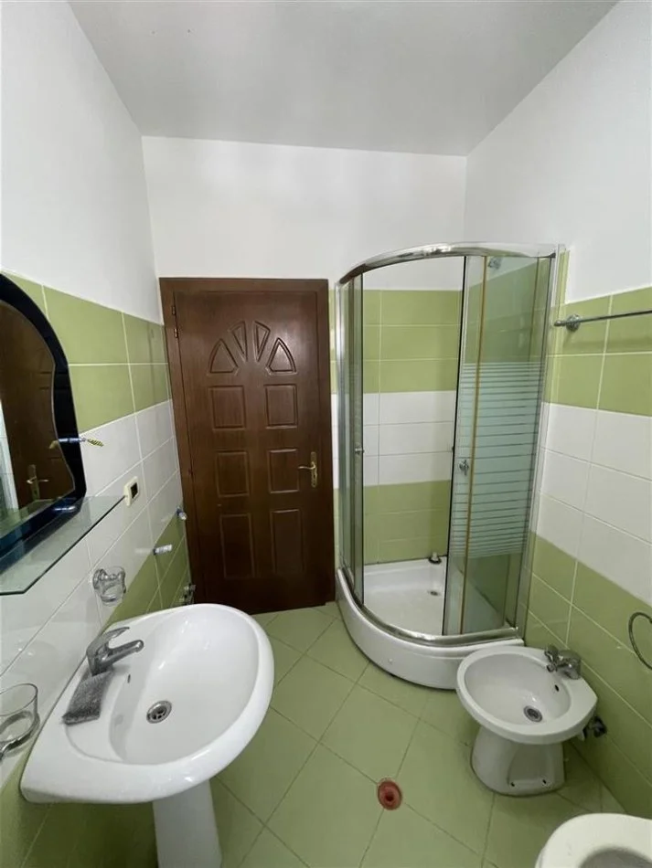 Durres, shitet apartament 2+1 Kati 3, 75 m² (3 min larg plazhit)