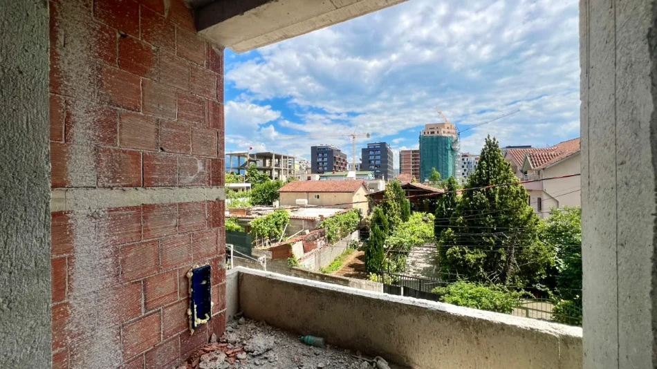 SHITET: 1+1 +1 Garderobe 📍Ish Fusha e Aviacionit(Perballe Shk. Dhori Leka) -1500€/m²🔥 - 130,000€ - Sp.84m² || Pagese me keste✨️