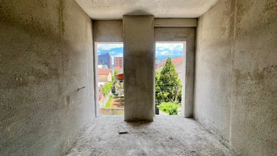 SHITET: 1+1 +1 Garderobe 📍Ish Fusha e Aviacionit(Perballe Shk. Dhori Leka) -1500€/m²🔥 - 130,000€ - Sp.84m² || Pagese me keste✨️