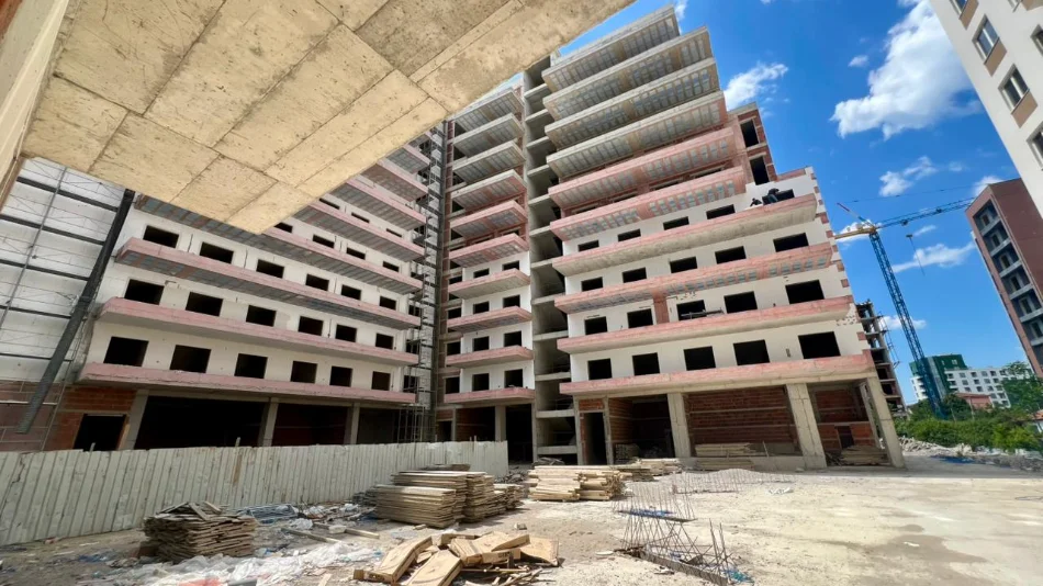 SHITET: 1+1 +1 Garderobe 📍Ish Fusha e Aviacionit(Perballe Shk. Dhori Leka) -1500€/m²🔥 - 130,000€ - Sp.84m² || Pagese me keste✨️