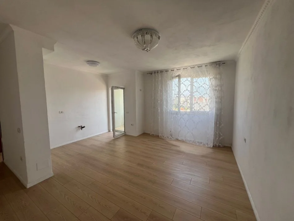 Tirane, shitet apartament 1+1+Ballkon Kati 9, 65 m² 88.000 € (YZBERISHT)