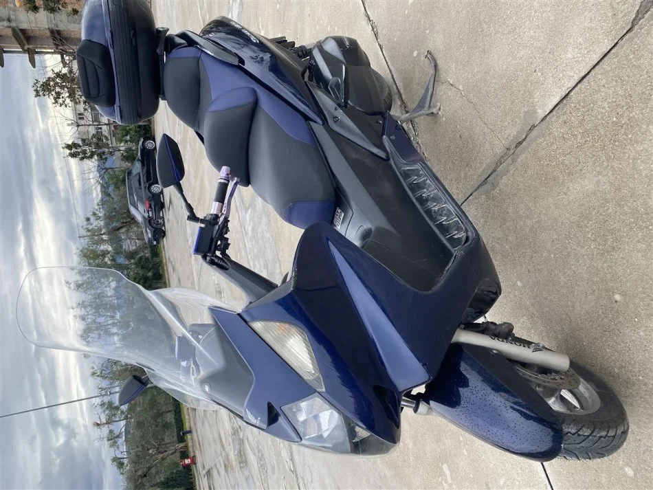Tirane, shitet Scooter skuter honda silverwing , blu 68 mije viti 01  km 2.500 €