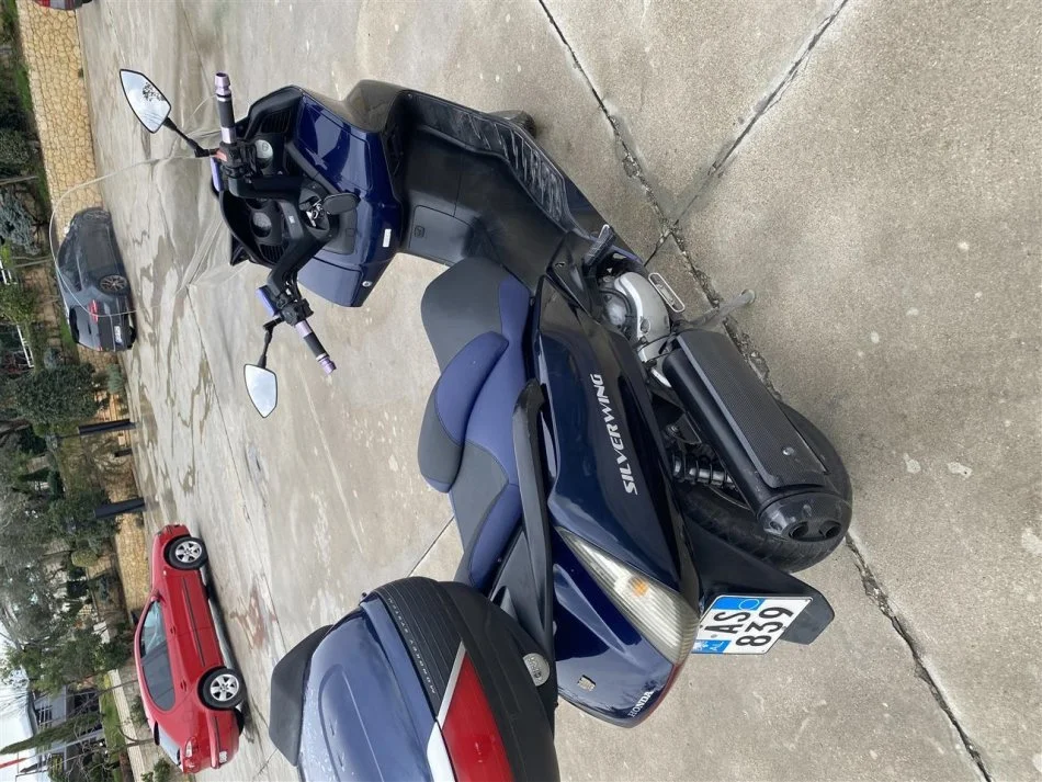 Tirane, shitet Scooter skuter honda silverwing , blu 68 mije viti 01  km 2.500 €