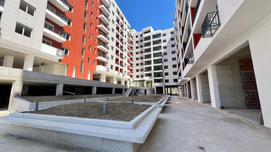 SHITET Ambient Biznesi : Open Space 232m² 📍Paskuqan (Space City Residence) - Buze Unaze (579,800€) || Vetrata te medha me xham🔥
