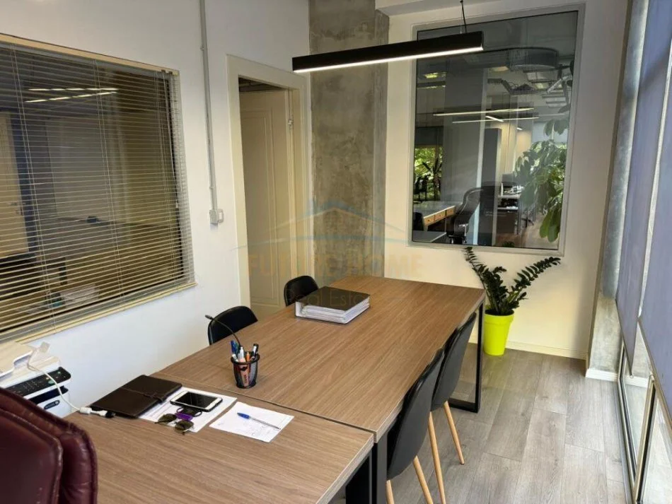 Tirane, shitet ambjent biznesi , 514 m² 1.550.000 € (Rruga Elbasanit)