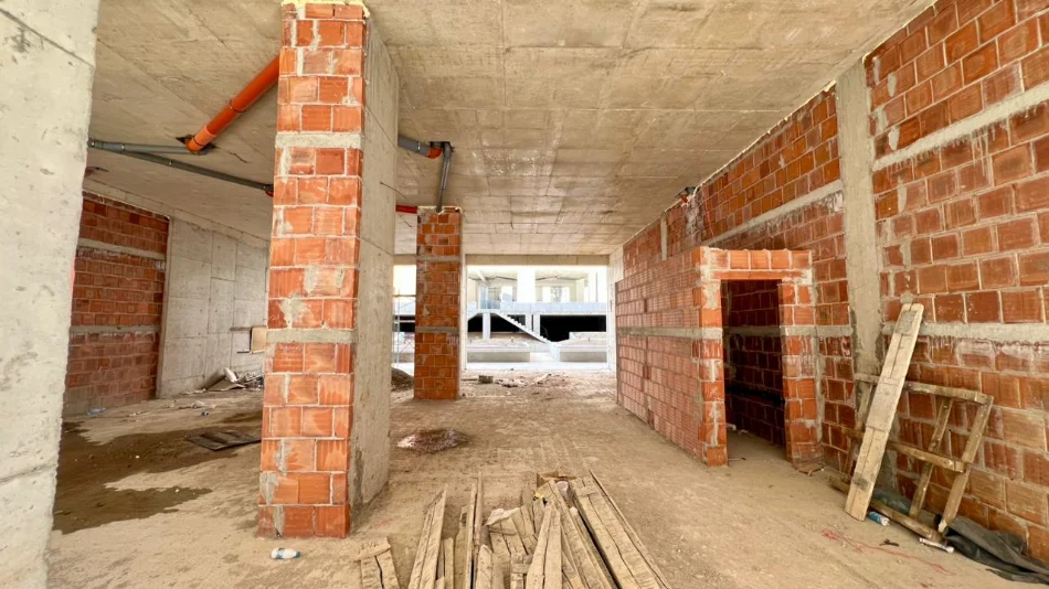 SHITET Ambient Biznesi : Open Space 232m² 📍Paskuqan (Space City Residence) - Buze Unaze (579,800€) || Vetrata te medha me xham🔥