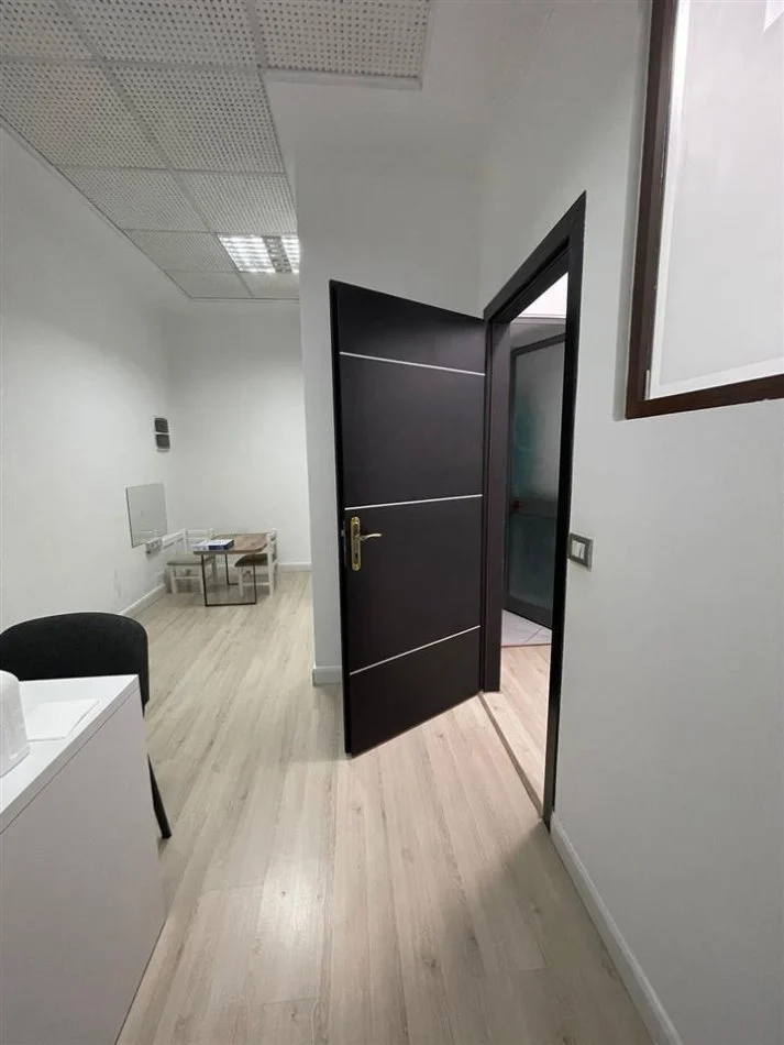 Tirane, shitet ambjent biznesi Kati 3, 34 m² 90.000 € (Selvia)