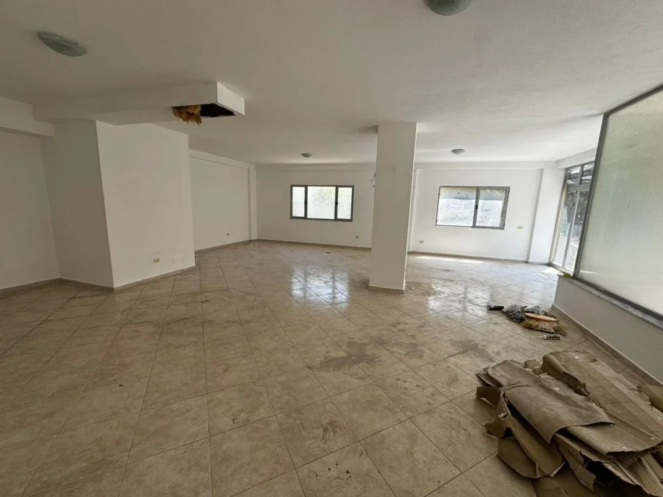 Durres, shitet garazh , 210.000 € (PLAZH DURRES)