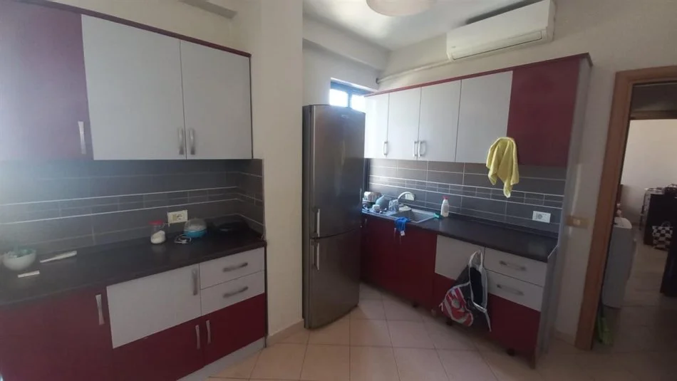Tirane, shitet apartament 1+1 Kati 4, 76 m² 107.000 € (kodra e diellit)